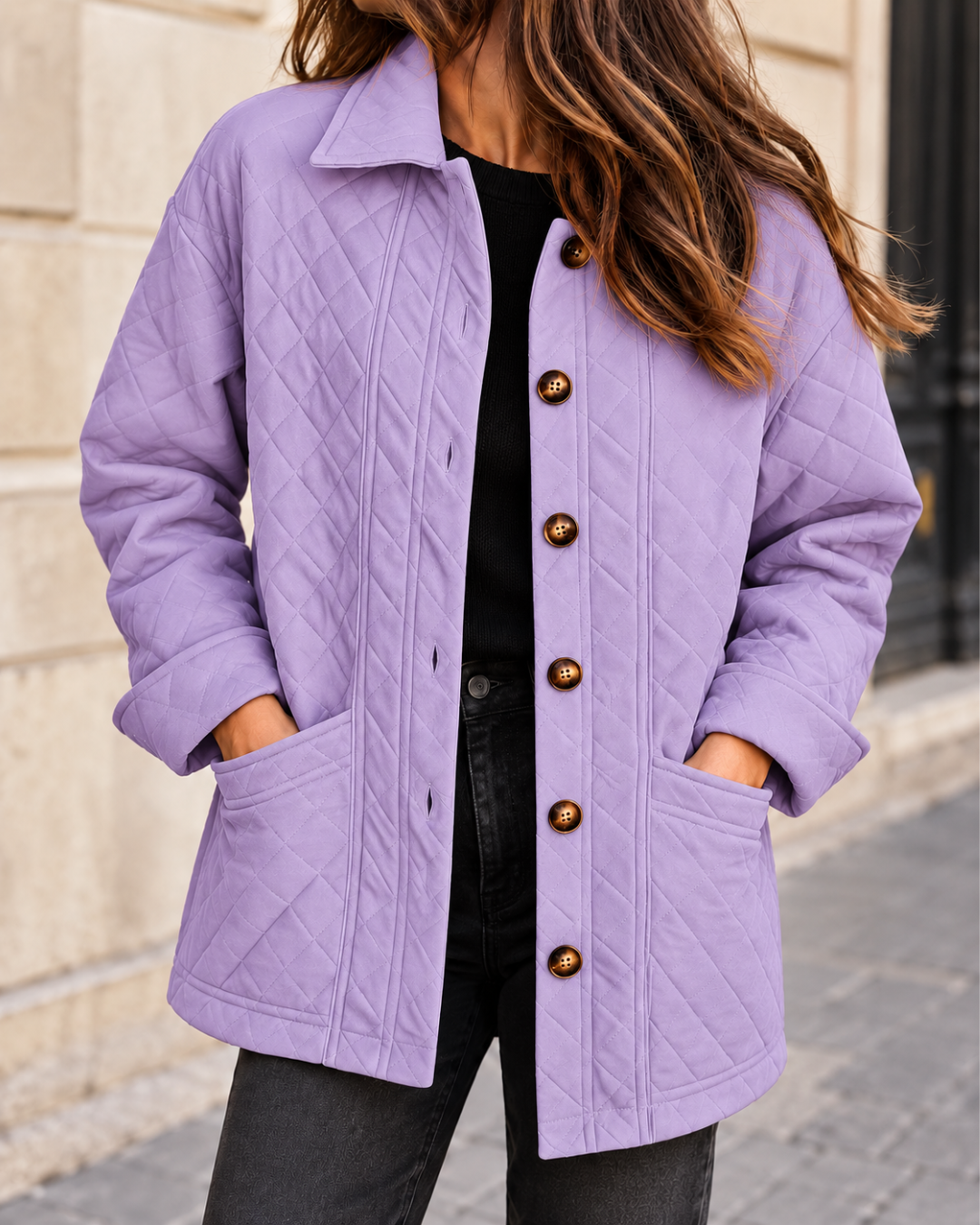 Veste matelassée Violet pour femme, coupe droite avec col chemise, fermeture boutonnée et grandes poches plaquées.