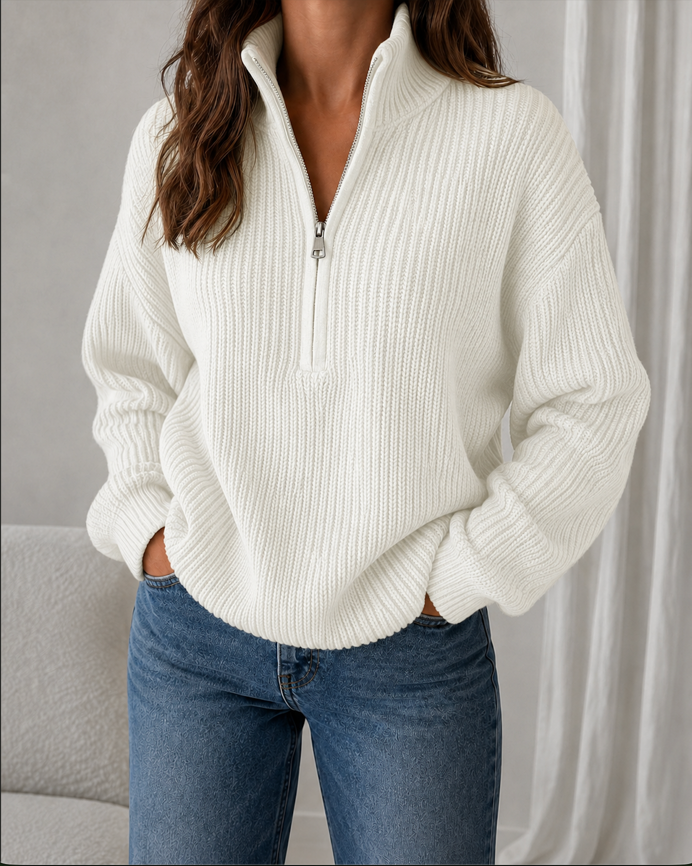 Pull blanc en tricot côtelé pour femme à col montant zippé, manches longues et coupe décontractée
