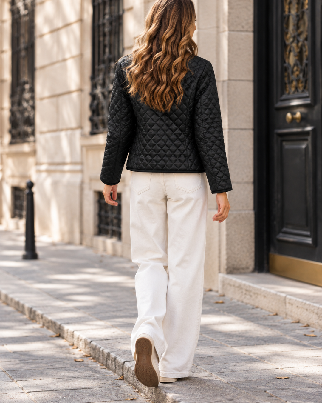 Veste courte matelassée noire pour femme, avec surpiqûres en losanges, boutons, poches à rabat sur la poitrine, col rond et manches longues