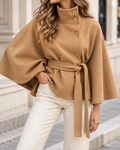 Manteau cape court camel pour femme, coupe ample à manches larges, col montant boutonné et ceinture à nouer à la taille