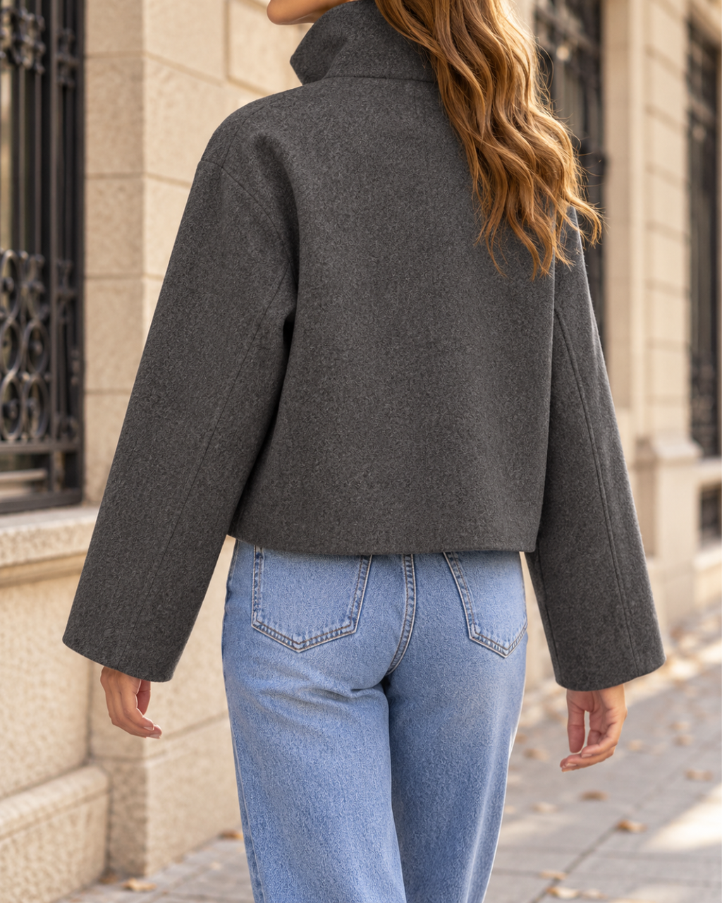 Manteau Court Femme Élégant à Col Montant et Boutons