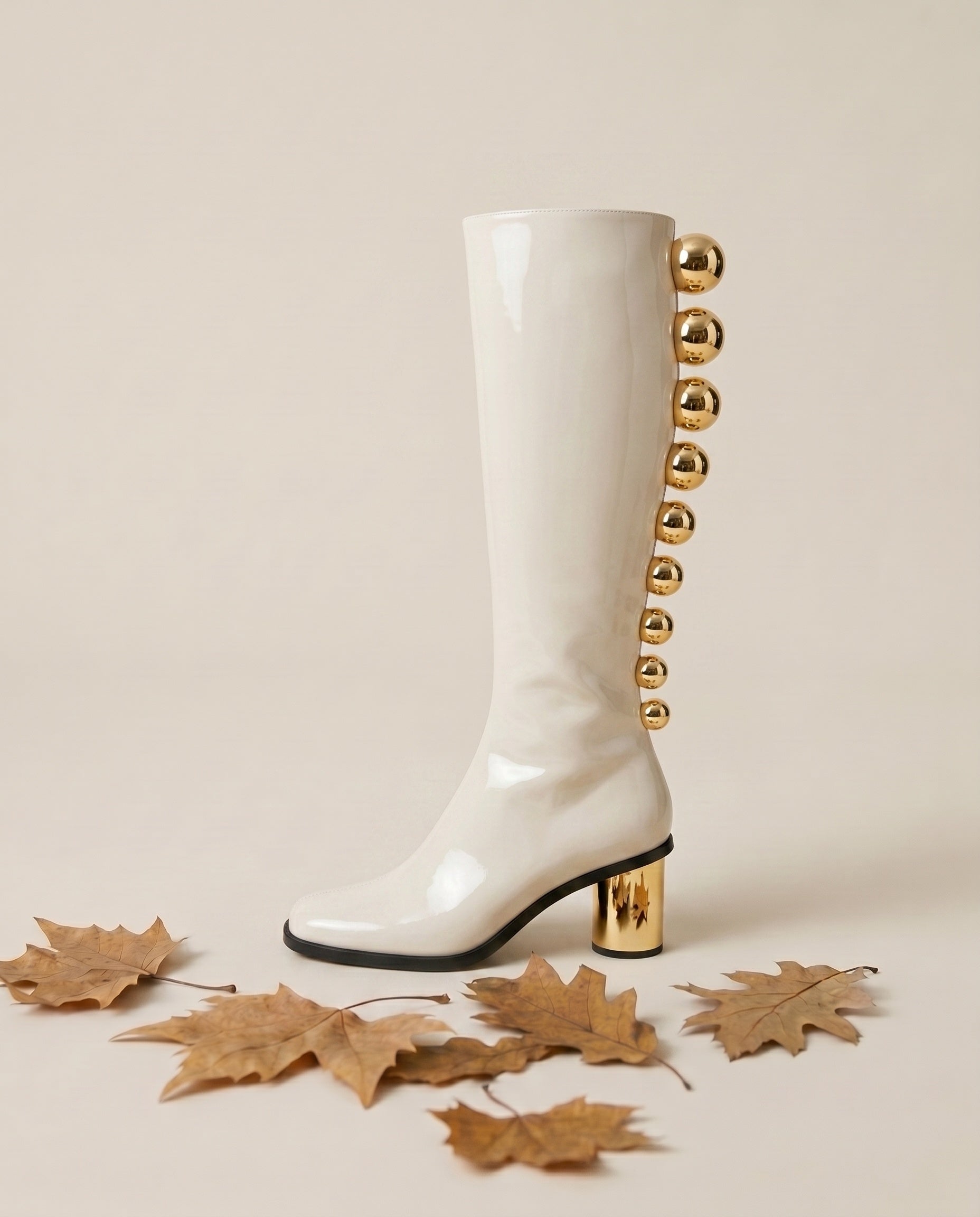 Bottes hautes vernies à boutons dorés Joséphine1