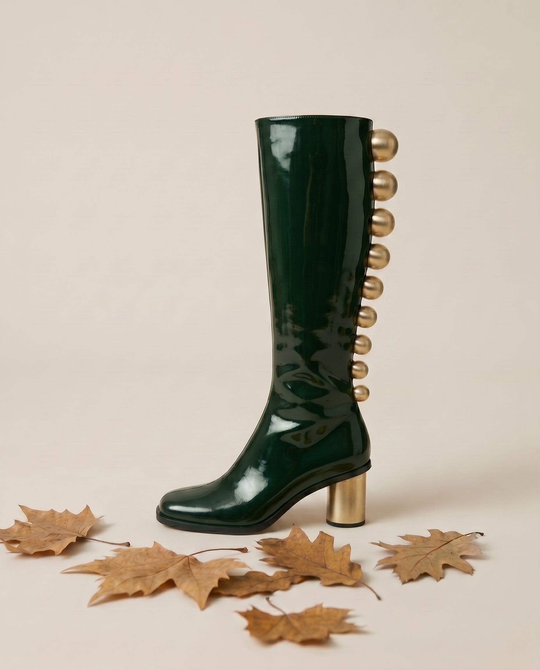 Bottes hautes vernies à boutons dorés Joséphine3