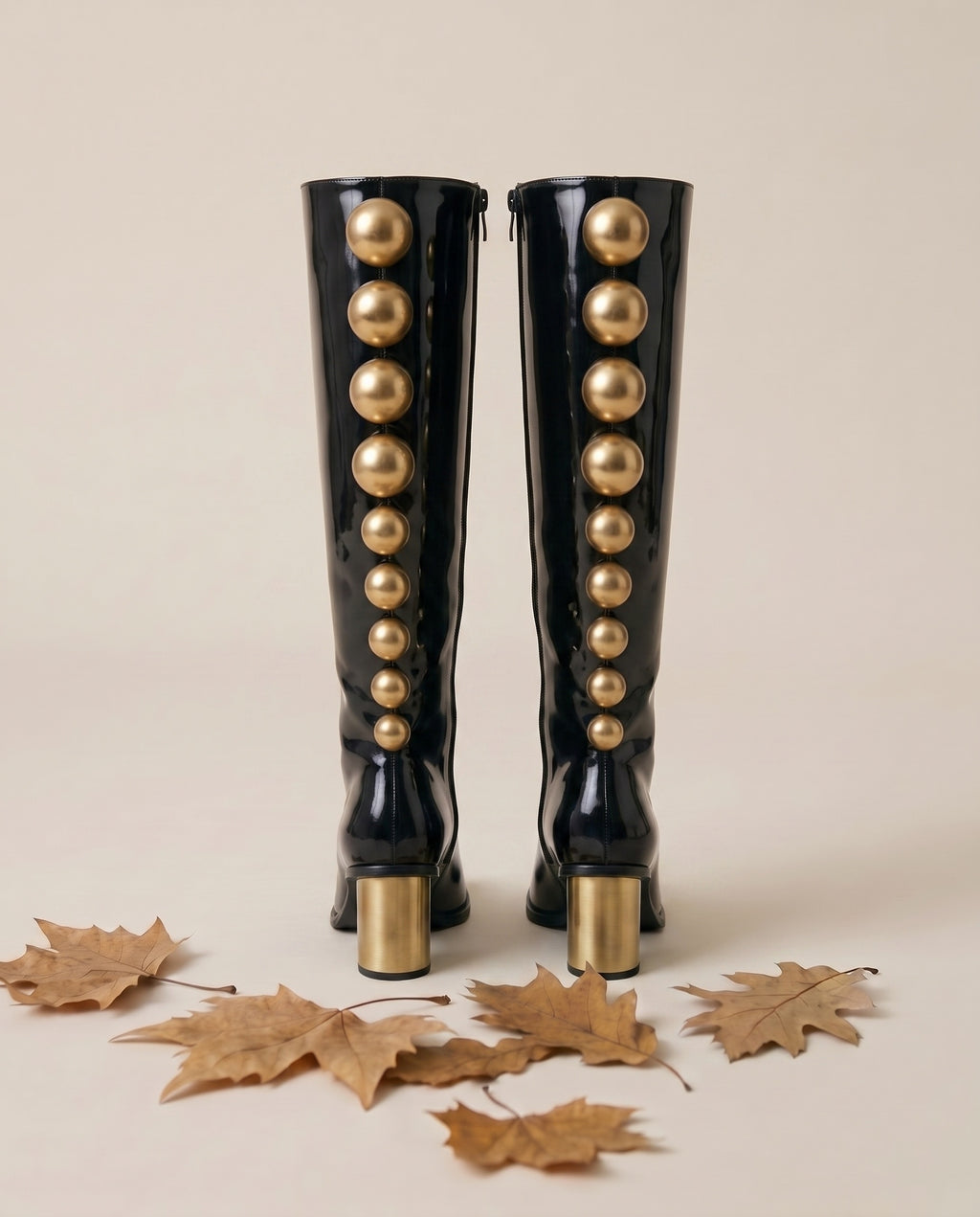 Bottes hautes vernies à boutons dorés Joséphine6