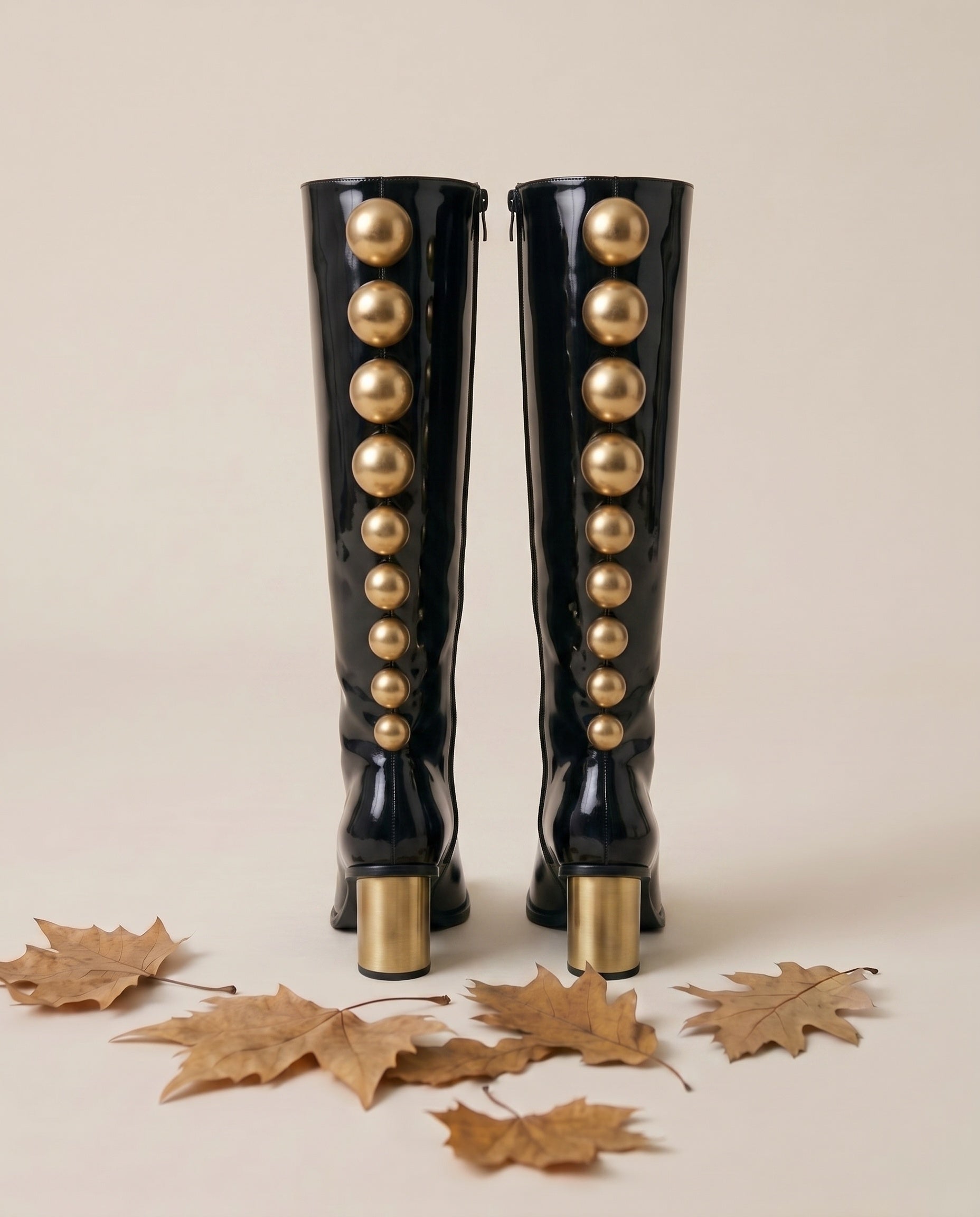 Bottes hautes vernies à boutons dorés Joséphine6